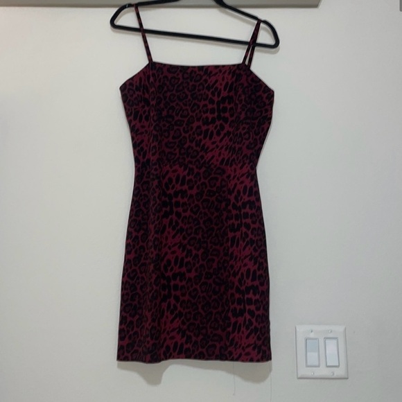 Dress The Population Kallan Maroon Leopard Print Mini Deess - Picture 3 of 3